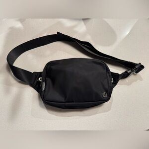 Like New Lululemon Belt Bag Large